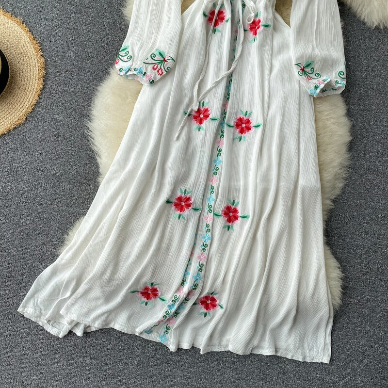 Women Retro Embroidered V-neck Lantern Sleeve Dress