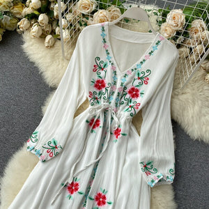 Women Retro Embroidered V-neck Lantern Sleeve Dress