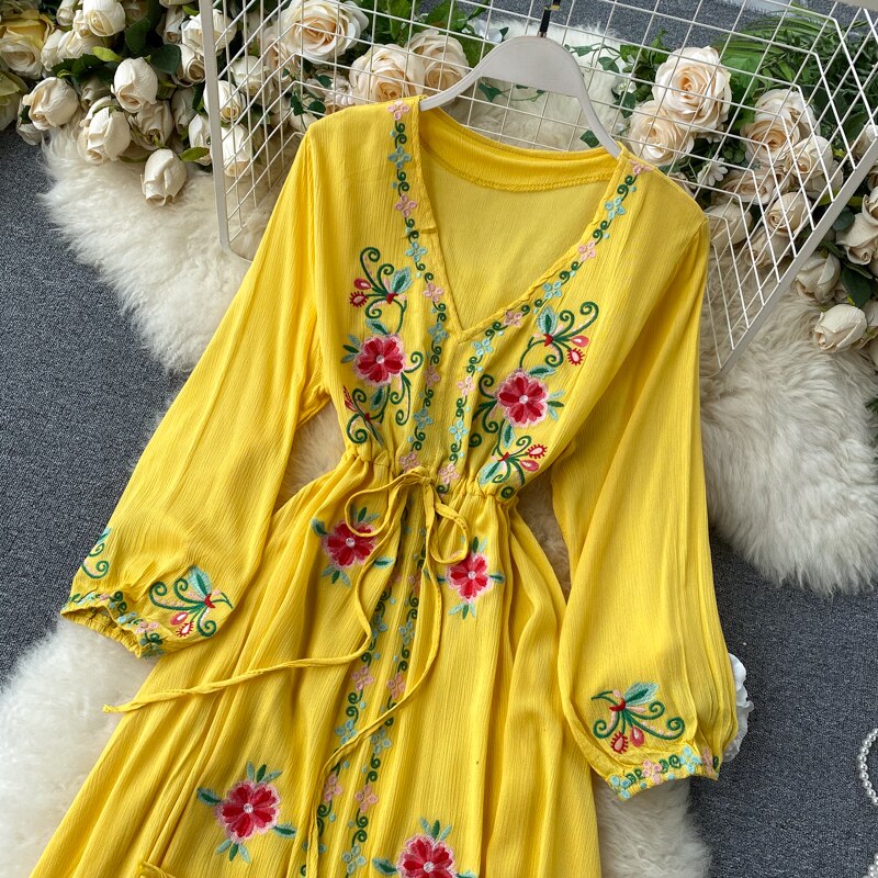 Women Retro Embroidered V-neck Lantern Sleeve Dress