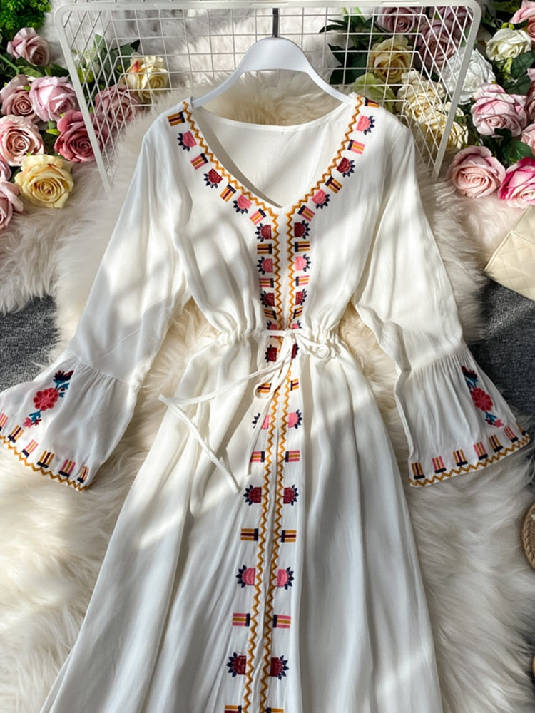 Women Bohemian Ethnic Retro Embroidered Dress