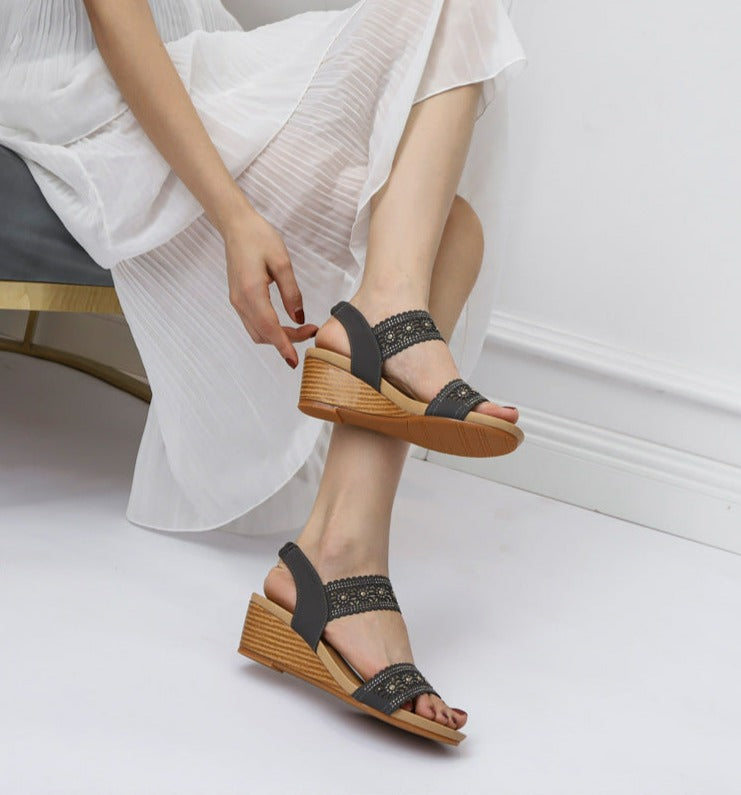 Women Open Toe Rivets Mid-Heeled Wedges Sandals
