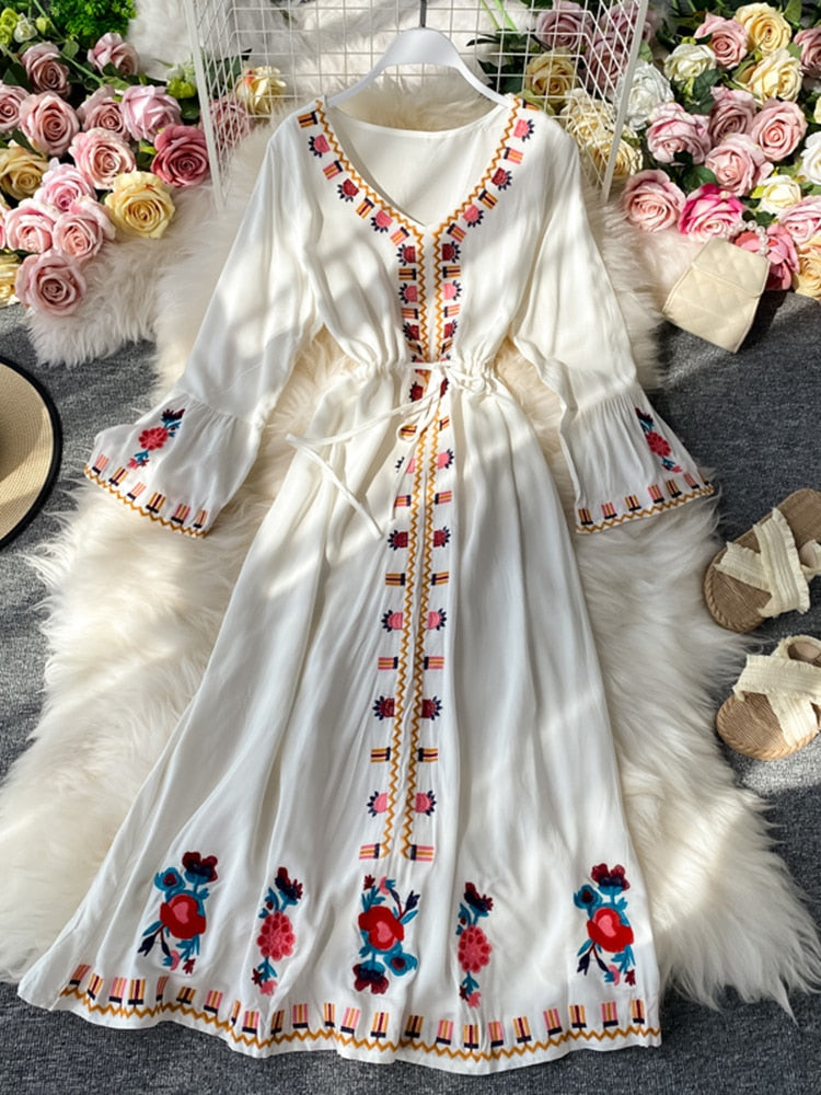 Women Bohemian Ethnic Retro Embroidered Dress