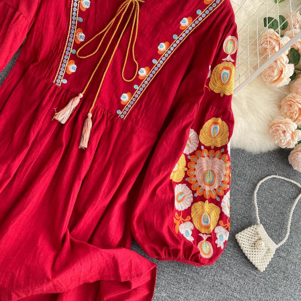Women Bohemian Retro Embroidery Round Neck Puff Sleeve Loose Mini Dress